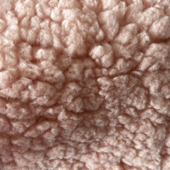 Koolaburra by Ugg attie dog vest/coat in size medium. - Picture 5 of 7